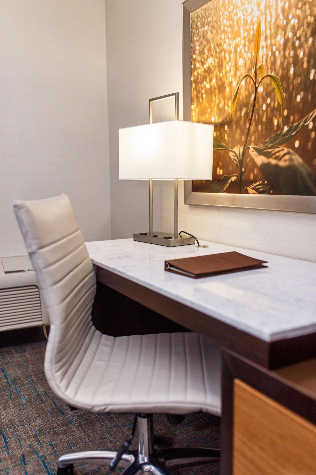 Doubletree By Hilton Neenah Εξωτερικό φωτογραφία