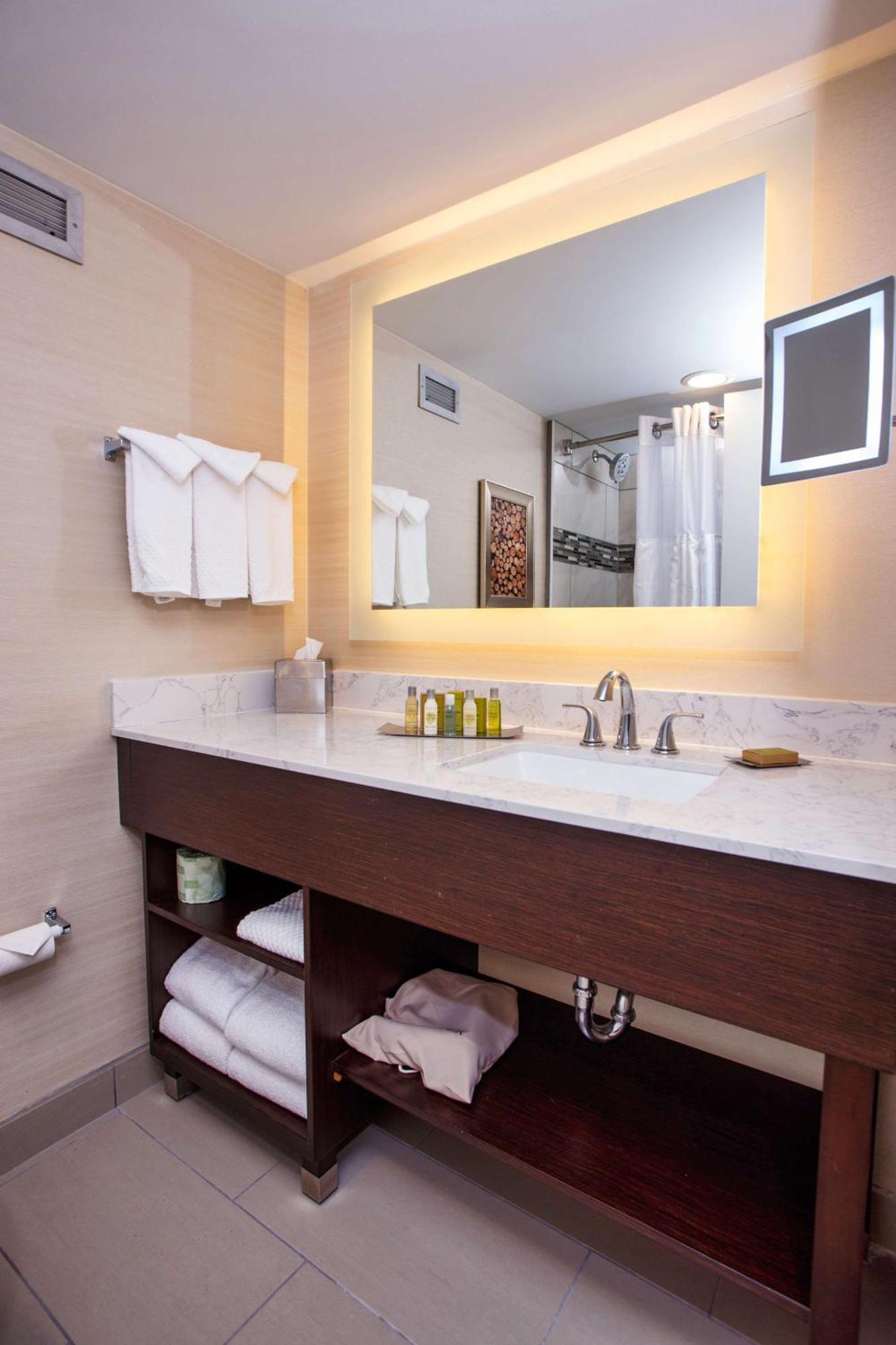 Doubletree By Hilton Neenah Εξωτερικό φωτογραφία