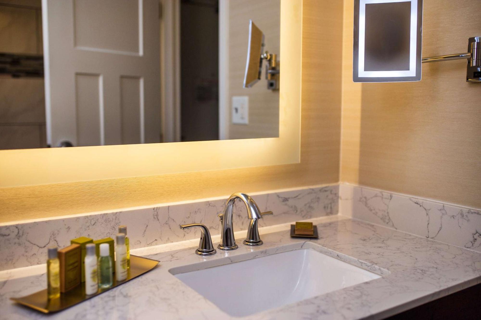 Doubletree By Hilton Neenah Εξωτερικό φωτογραφία