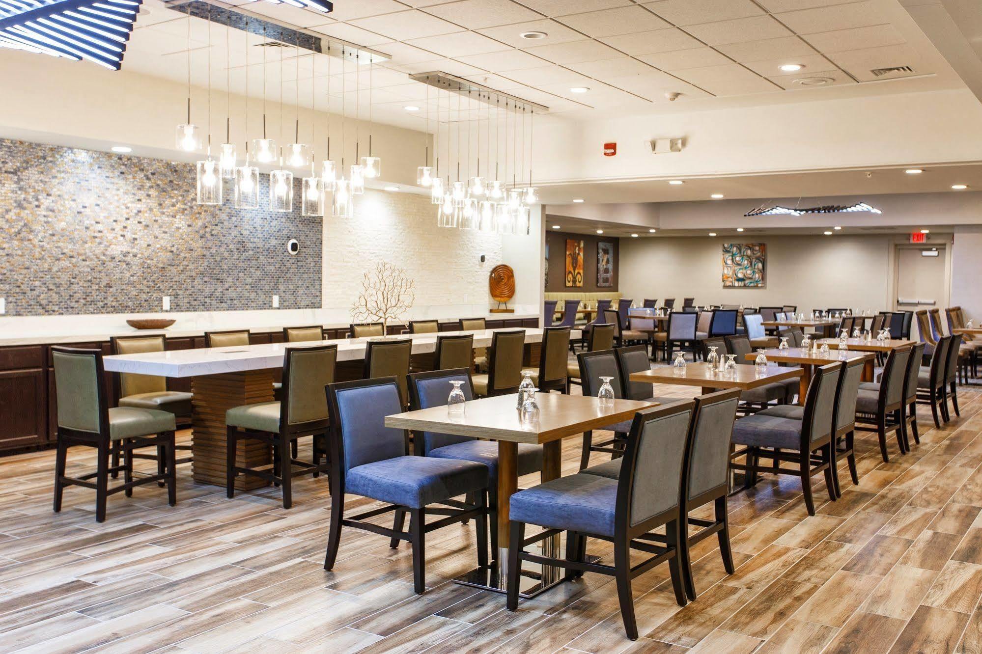 Doubletree By Hilton Neenah Εξωτερικό φωτογραφία